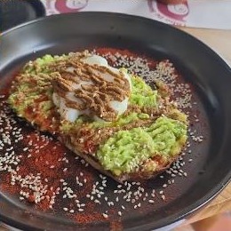 Tosta de aguacate y huevo pochado