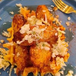 Waffle de choclo con pollo